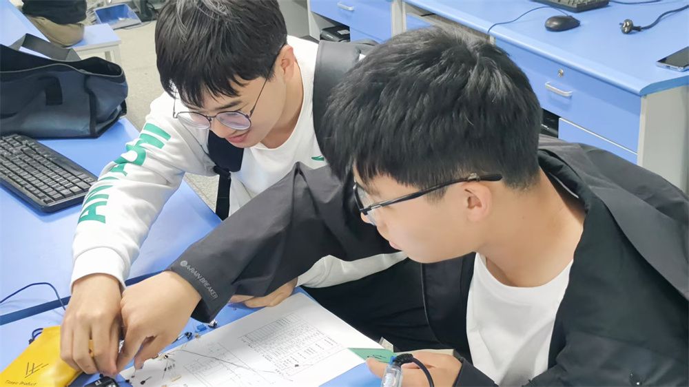 熔铸创“芯” 铸造未来 电子工程学院举办焊接技艺竞赛