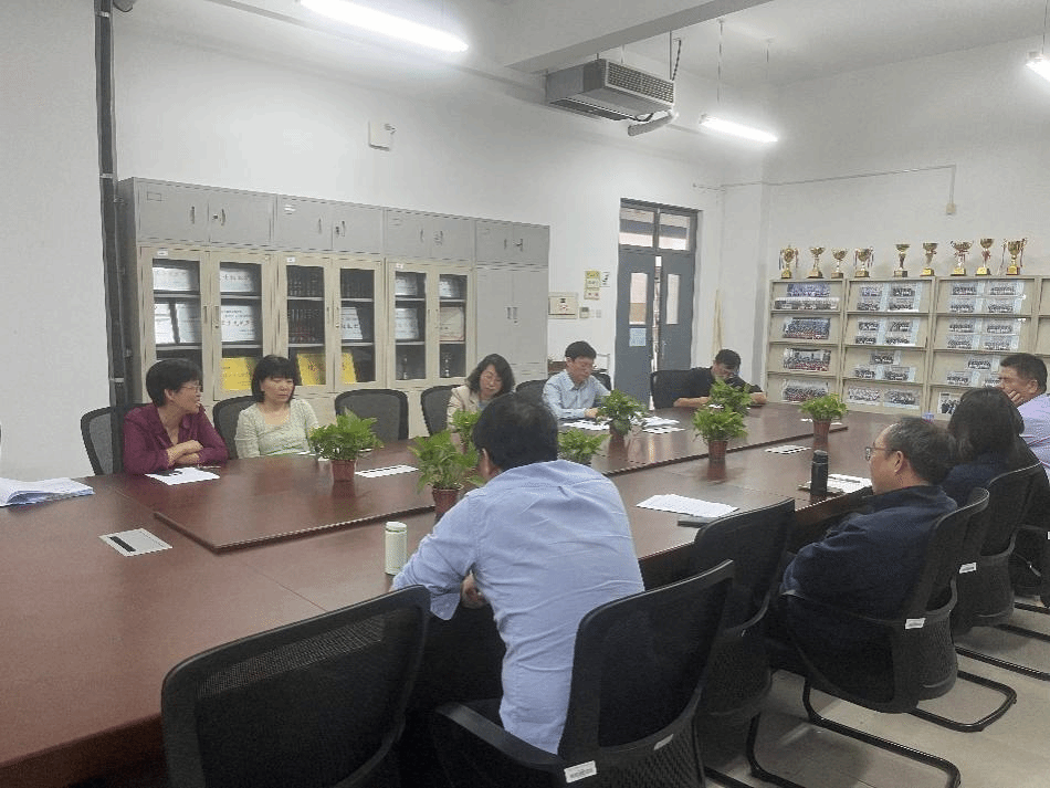 经济与管理学院召开期中教学检查教学督导工作座谈会、学生座谈会